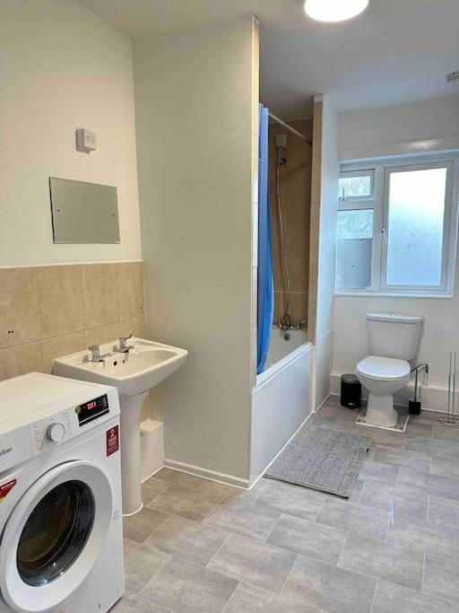 2 Bed Apt Sofa Bed Up To 6 Londra Exterior foto