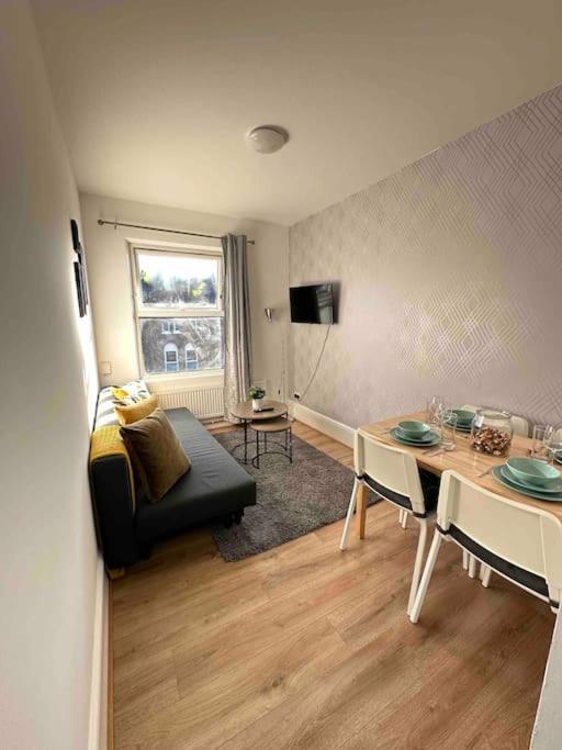 2 Bed Apt Sofa Bed Up To 6 Londra Exterior foto