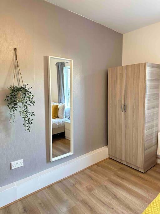 2 Bed Apt Sofa Bed Up To 6 Londra Exterior foto